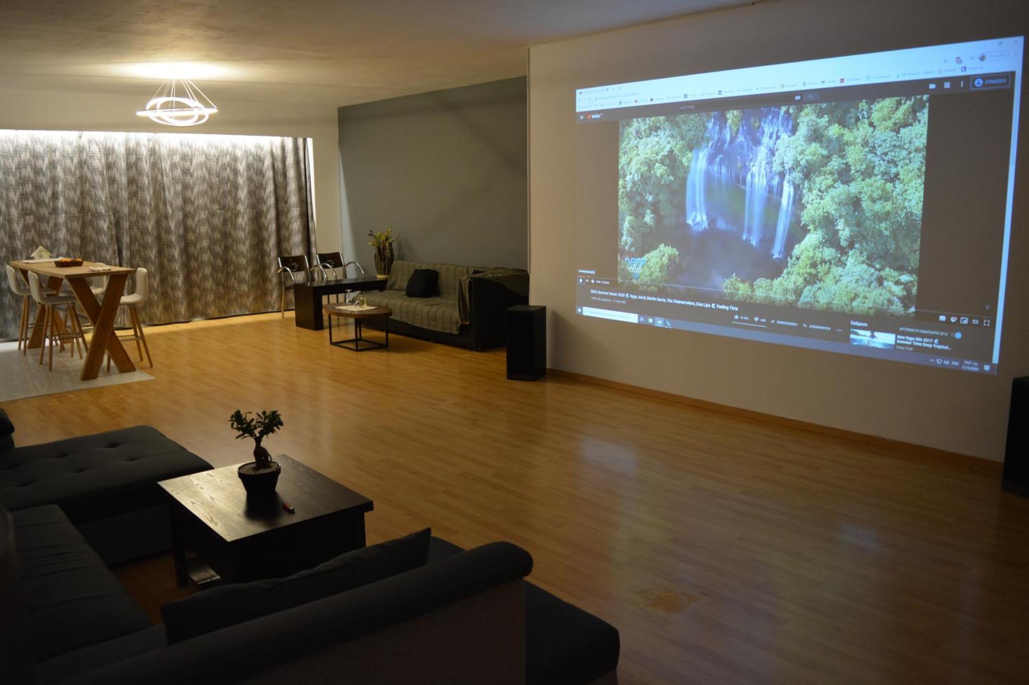 Cinema Zeus Studios - By Avelink Spata  Room photo